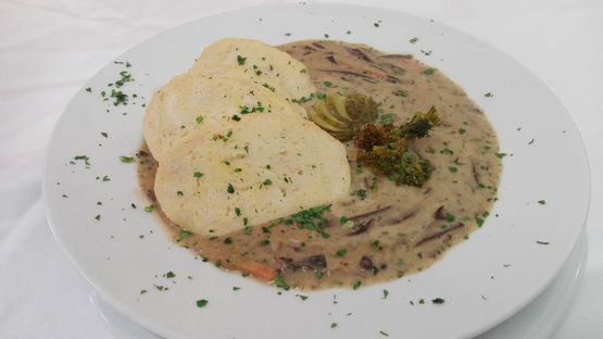 Knödel mit Schwammerl